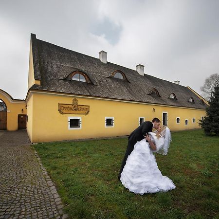 Dvur Olsiny -Hotel And Horse-Riding Karviná Exterior photo