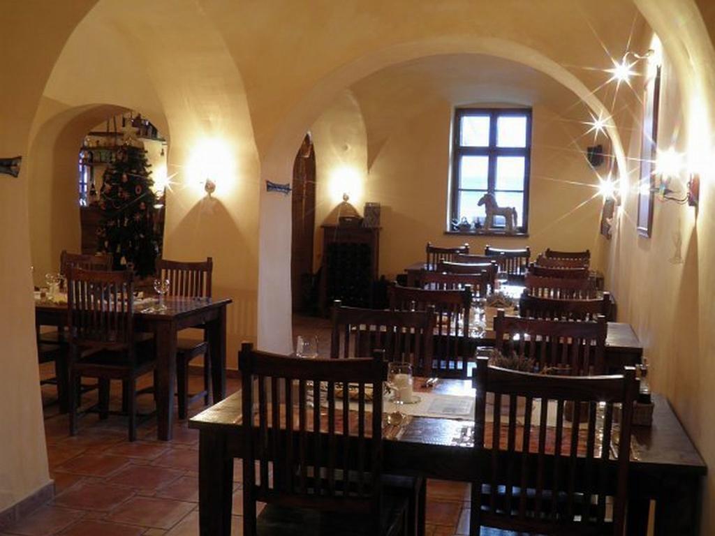 Dvur Olsiny -Hotel And Horse-Riding Karviná Exterior photo