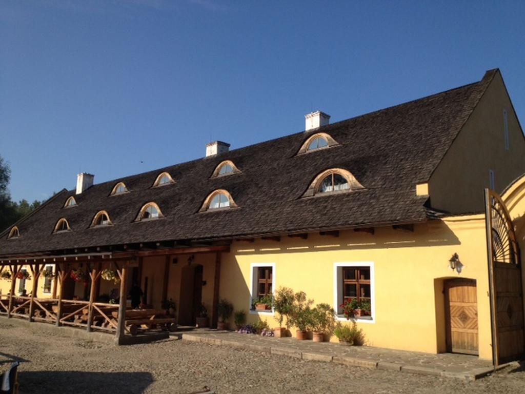 Dvur Olsiny -Hotel And Horse-Riding Karviná Exterior photo